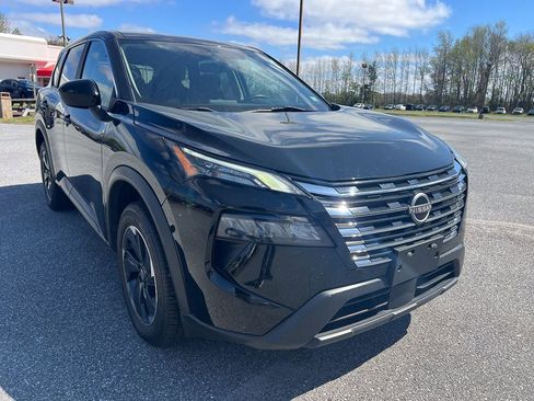 Used 2024 Nissan Rogue SV image 10