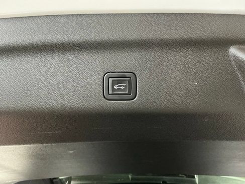 Used 2023 GMC Yukon SLT RWD image 29