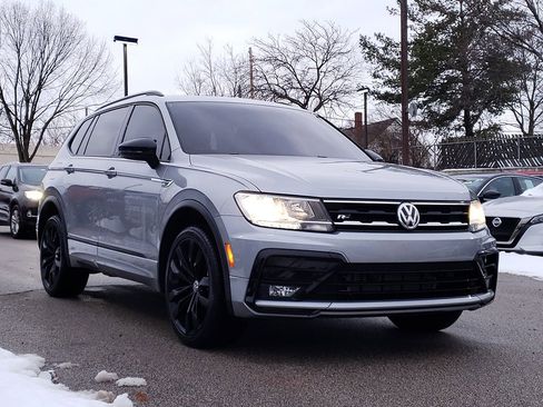 Used 2021 Volkswagen Tiguan SE R-Line image 3