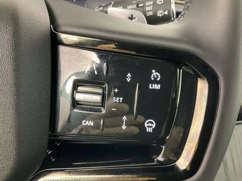 Used 2025 Land Rover Range Rover Evoque S image 18