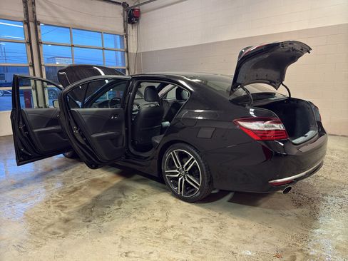 Used 2017 Honda Accord Sport Special Edition image 10