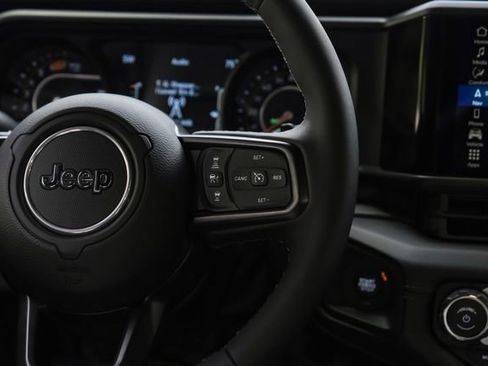 Used 2025 Jeep Wrangler Unlimited Rubicon w/ Technology Group image 38