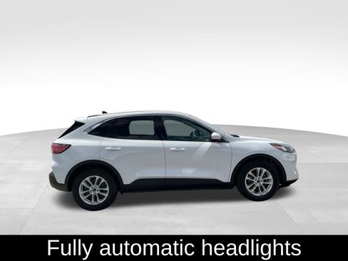 Used 2020 Ford Escape SE image 4