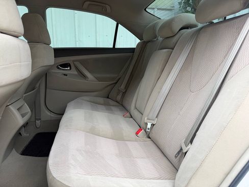 Used 2010 Toyota Camry SE FWD image 17