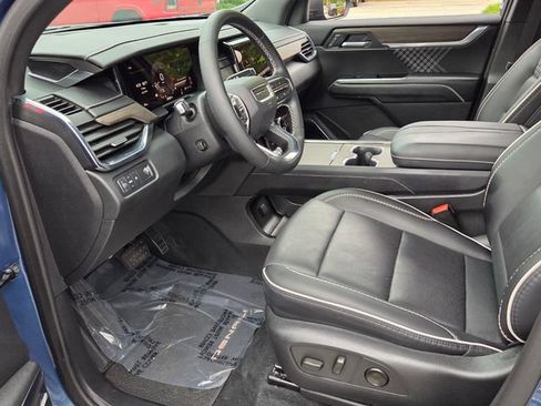 Used 2025 GMC Acadia Denali FWD image 14