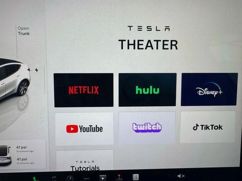 Used 2023 Tesla Model Y Long Range image 19