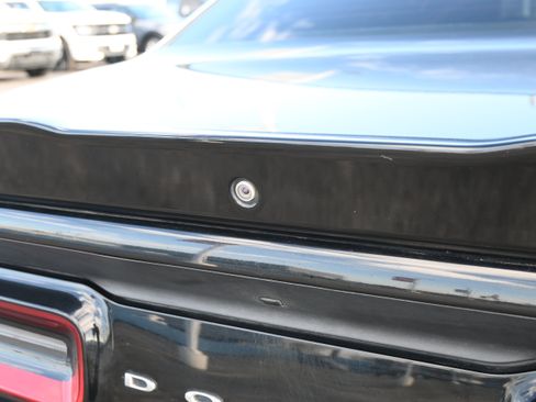 Used 2018 Dodge Challenger SXT image 4