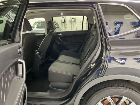 Certified 2023 Volkswagen Tiguan SE w/ Panoramic Sunroof Package image 8