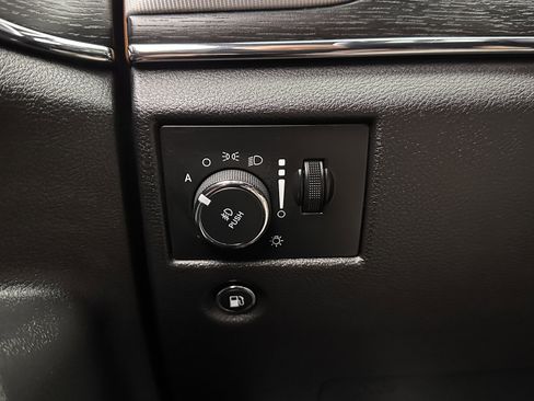 Used 2018 Jeep Grand Cherokee Summit w/ Platinum Series Group image 28