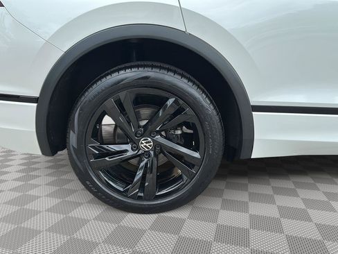 Used 2024 Volkswagen Tiguan SE R-Line AWD/4WD image 11