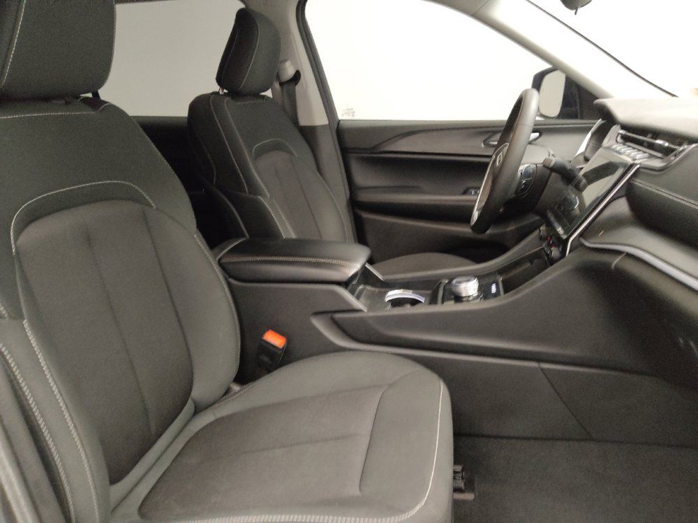 Used 2024 Jeep Grand Cherokee L Laredo AWD/4WD image 21
