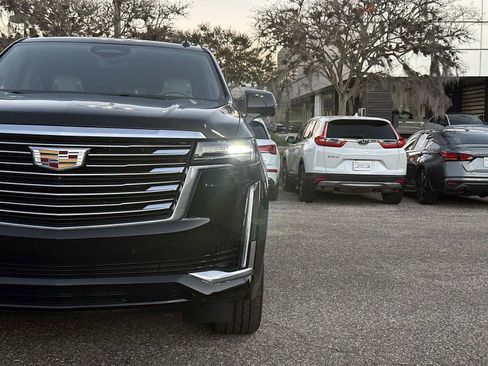 Used 2024 Cadillac Escalade Premium Luxury Platinum image 9