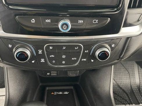 Used 2024 Chevrolet Traverse High Country image 40
