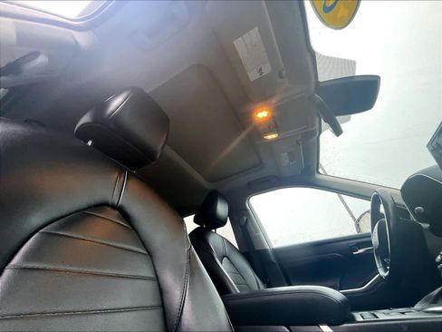 Used 2022 Toyota Highlander XLE image 22