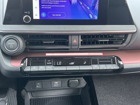 New 2026 Toyota Prius Plug-In Hybrid FWD image 17