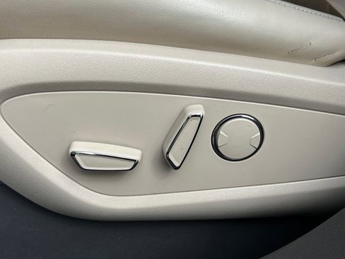 Used 2019 Lincoln Nautilus Reserve image 38