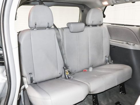 Used 2016 Toyota Sienna XLE Premium image 21