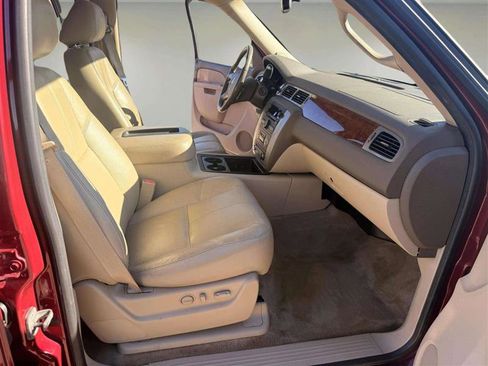 Used 2011 GMC Yukon SLT w/ SLT-2 Equipment Package image 23