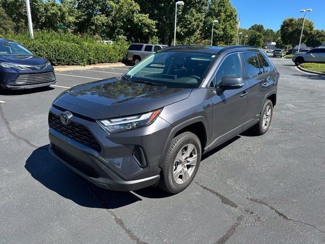 Used 2025 Toyota RAV4 XLE AWD/4WD image 7