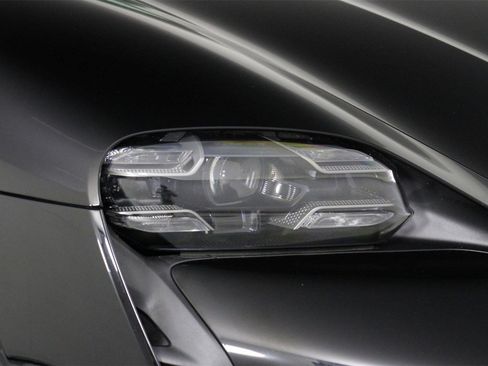 Used 2022 Porsche Taycan 4S image 26