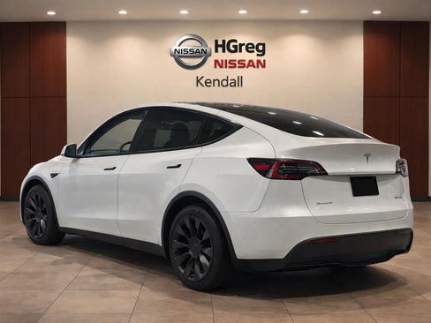 Used 2023 Tesla Model Y Long Range AWD/4WD image 4