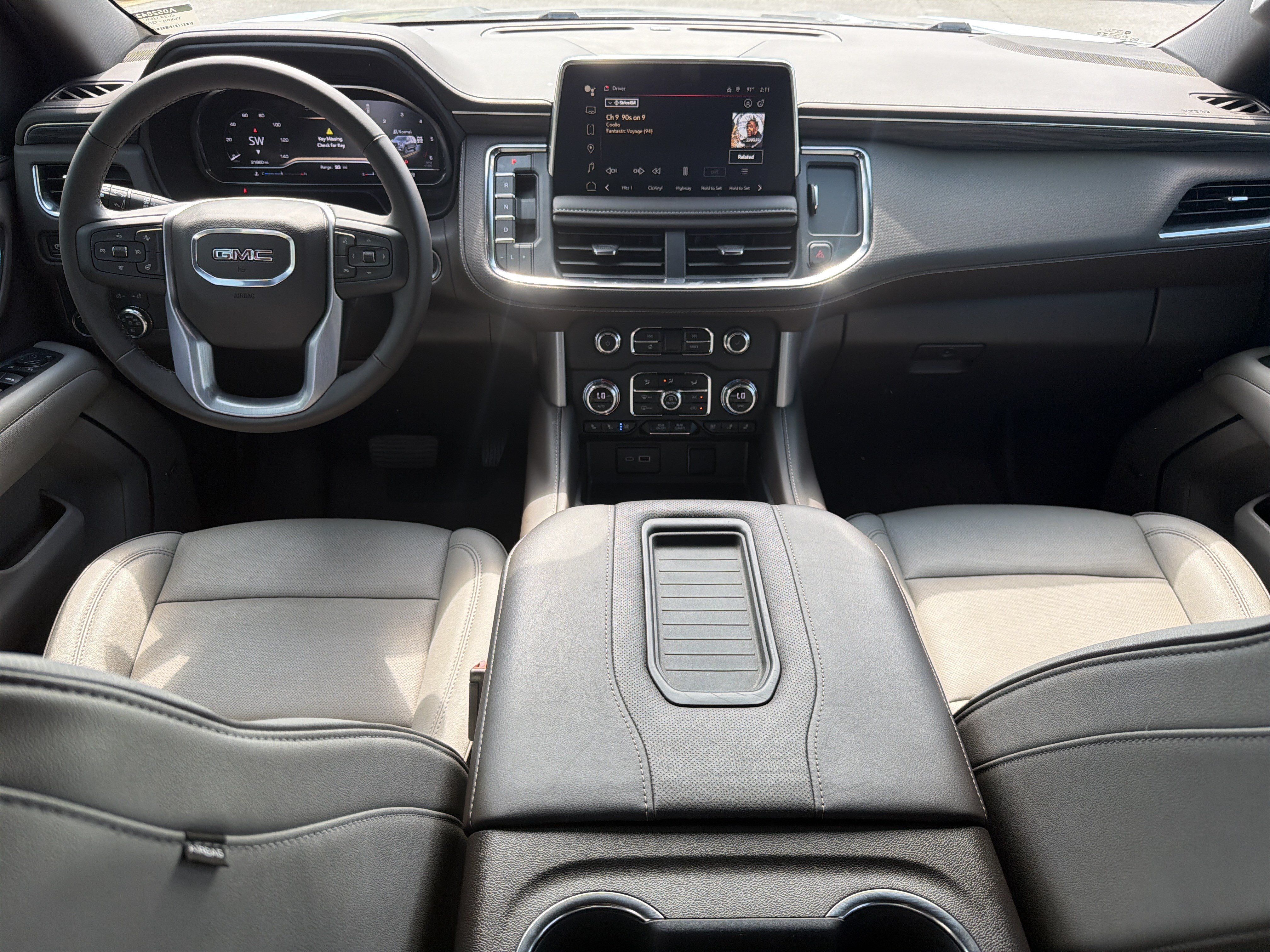 Used 2024 GMC Yukon SLT w/ SLT Luxury Package AWD/4WD image 4