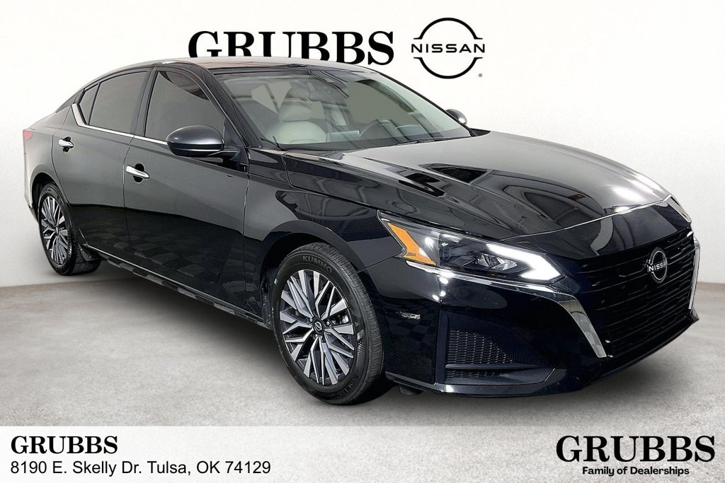 Used 2025 Nissan Altima 2.5 SV FWD image 1