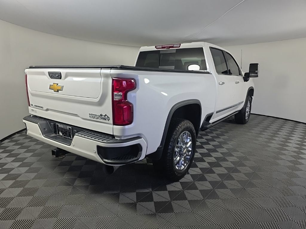 Used 2024 Chevrolet Silverado 2500 High Country w/ High Country Premium Package AWD/4WD image 5