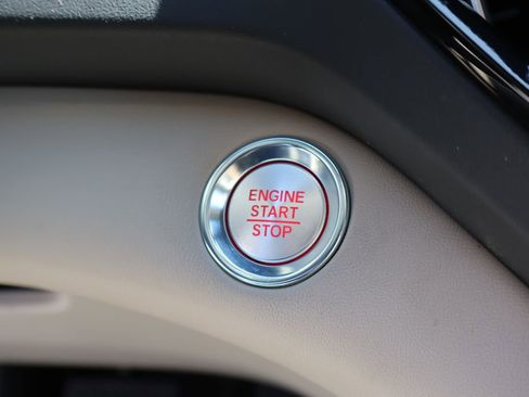 Used 2025 Acura RDX SH-AWD w/ Technology Package image 18