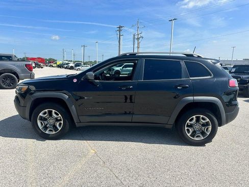 Used 2019 Jeep Cherokee Trailhawk w/ Cold Weather Group AWD/4WD image 2