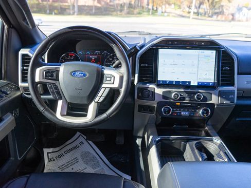 Used 2022 Ford F250 Lariat w/ Black Appearance Pkg image 12