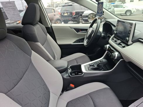 Used 2022 Toyota RAV4 XLE w/ Convenience Package image 11