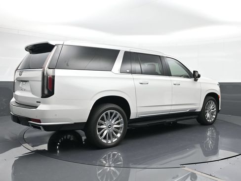 Used 2022 Cadillac Escalade ESV Premium Luxury AWD/4WD image 5