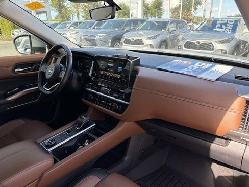 Used 2024 Nissan Pathfinder Platinum AWD/4WD image 18