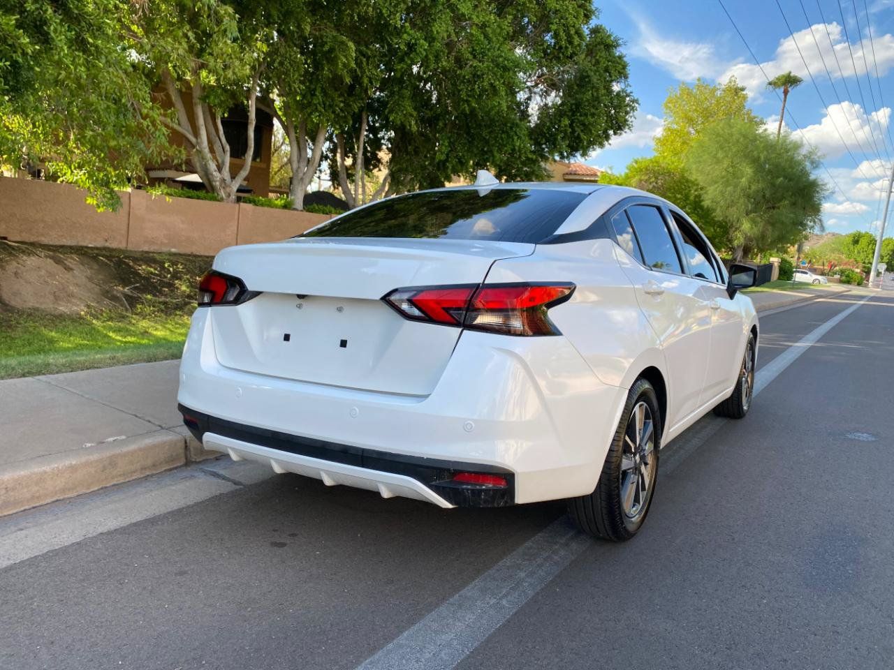 Used 2022 Nissan Versa SV FWD image 11