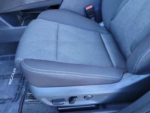 Used 2024 Nissan Rogue SV image 4