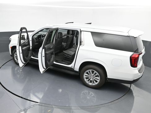Used 2024 GMC Yukon XL SLT image 49