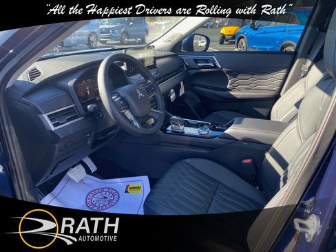 New 2025 Mitsubishi Outlander SEL image 12