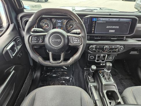 Used 2024 Jeep Gladiator Sport AWD/4WD image 12