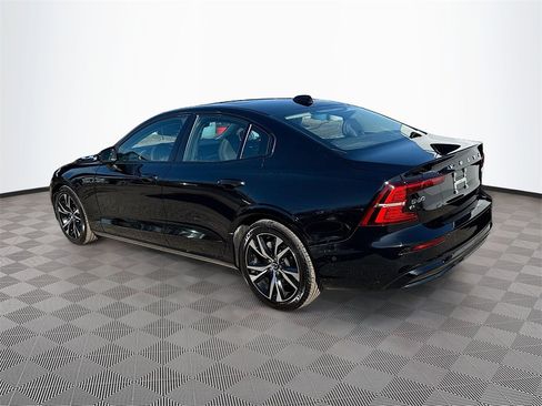Used 2023 Volvo S60 B5 Plus image 8