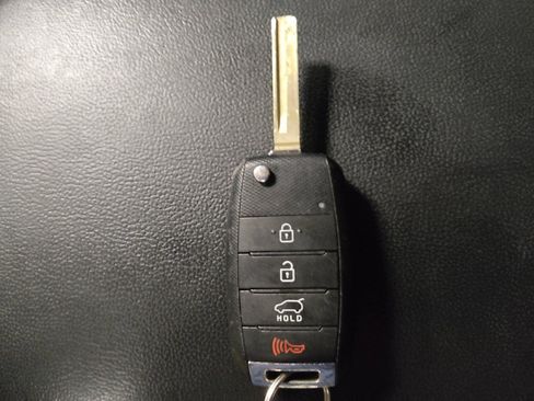 Used 2018 Kia Sorento FWD image 32