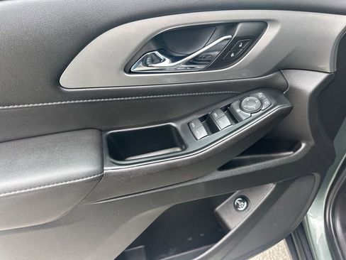 Used 2023 Chevrolet Traverse LT image 26