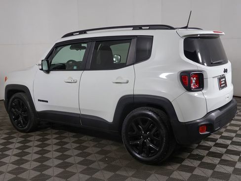 Used 2018 Jeep Renegade Altitude FWD image 10