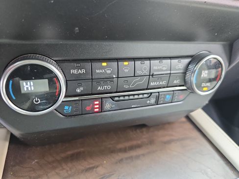 Used 2019 Ford Expedition Max Platinum image 23