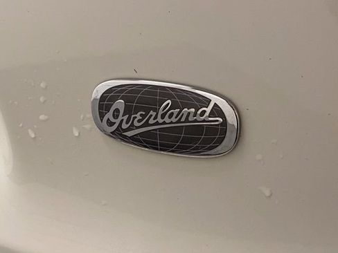 Used 2019 Jeep Cherokee Overland w/ Technology Group AWD/4WD image 36