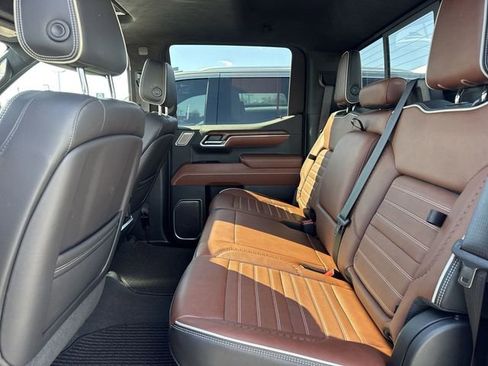 Used 2023 GMC Sierra 1500 Denali Ultimate image 9