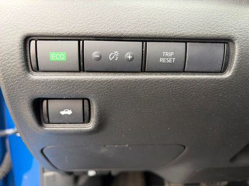 Used 2024 Nissan Sentra SV FWD image 12