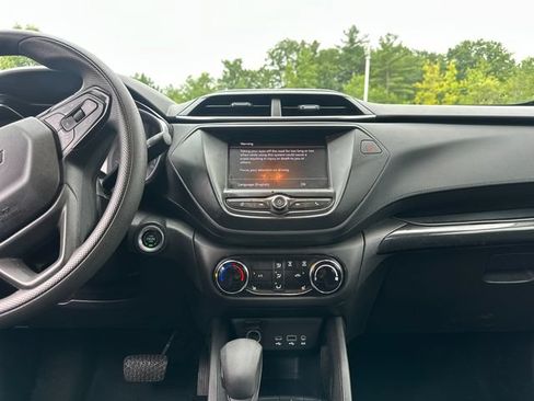 Used 2023 Chevrolet TrailBlazer LT FWD image 23