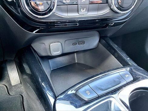 Used 2025 Chevrolet Trax LT FWD image 26