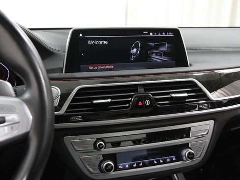 Certified 2022 BMW 740i xDrive w/ M Sport Package image 9